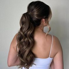 Curly ponytail wedding guest hairstyle Long Curly Low Ponytail, Messy Fancy Ponytail, Wedding Guest Hairstyle Ponytail, Curly Ponytail For Wedding, Low Pony Homecoming Hair, Long Hair Bridesmaid Styles Ponytail, Braid For Wedding Guest, Prom Hair Ponytail Curly, Curly Ponytail Hairstyles For Prom