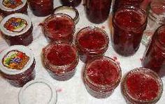 there are many jars that have jelly in them