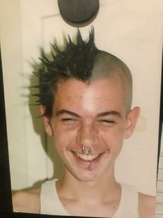 Weird Hairstyles, Fail Pictures, Spiked Hair, Photographie Portrait Inspiration, Punk Hair, Estilo Punk, Hair Reference, Crazy Hair, Hair Designs