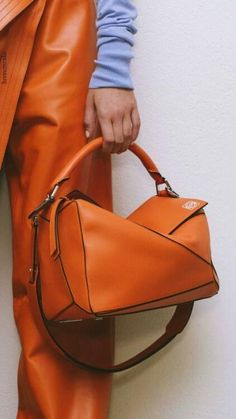 Loewe Puzzle, Unique Handbags, Kelly Bag, Handbags And Purses, Handbag Heaven, 2017 Fashion, Spring 2017, Bagpack, Vintage Handbags