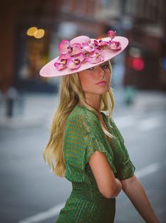 Istabraq Pink Pyramid Derby Hat with Orchids by Genevieve Rose Atelier Dress Pantsuit, Kentucky Derby Party Hats, New Look Style, Special Occasion Hats, Dior New Look, New Look Fashion, Occasion Hats, Wire Headband