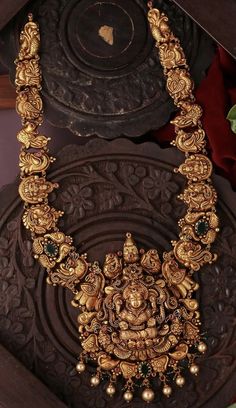 Antique Long Chain Design, Gold Long Haralu, Long Chains Indian Gold Bridal, Bridal Long Haram Designs, Temple Jewellery Long Haram, Long Antique Necklace Gold, Temple Design Jewellery, Antique Long Haram Designs, Temple Jewellery Haram