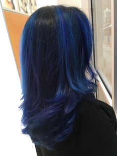 Black And Red Hair, Blue Hair Highlights, Dark Blue Hair, Hair Color Underneath, Vibrant Hair, Hair Color Streaks, Stronger Hair, Hair Streaks, Dyed Hair Inspiration