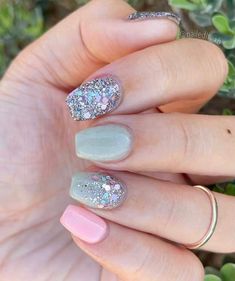 Solar Nail Designs, Mani Colors, Finger Claws, Hand Armor, Jewelry Vampire, Sparkle Nail Designs, Vampire Jewelry, Dark Jewelry, Subtle Nails