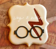 a harry potter themed cookie with the words livy & baker on it