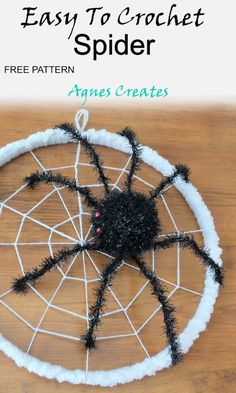 an easy to crochet spider is shown on the table with text overlay