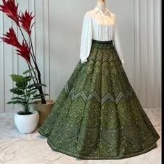 Book ur orders now Like ✔ Share ✔ Tag ✔ Invite your friends this Page *****For Immediate response and Price Please Inbox in our page or whatsapp or call us on +919748822853 #bride #bridetobe #bridesmaidoutfit #bridesmaids #bridesmaid #bridemaids #indian #indianwedding #indianweddings #indianweddingbuzz #indianweddingdress #indianweddingwear #indianweddingstyle #indianweddingseason #indianweddingdecor #bollywood #punjabisuit #indiancanada #india #usaindians #usaindianclothing #usaindianjewell Shirt With Lehenga, Sangeet Lehenga, Red Bridal Dress, Latest Bridal Lehenga, Lehenga Designs Simple, Lehnga Dress, Latest Bridal Dresses, Designer Kurti Patterns, Traditional Indian Dress