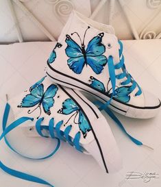 Butterfly Hi Tops, Hand Painted Hi-Tops, Blue-White High Tops, Blue and White Sneakers, Butterflies Shoes HAND PAINTED SNEAKERS by DiqnaDesign. ------- SIZE & DETAILS ------- Shoes are hand painted with professional water resistant textile paint DIFFERENT SIZES FOR WOMEN'S FOOTWEAR: EU size 36 ≈ US size 6 ≈ UK size 4 ≈ 22,5 cm ≈ 8,8 inches ------------------------------------------------------------------------------------ EU size 37 ≈ US size 7 ≈ UK size 5 ≈ 23,5 cm ≈ 9,2 inches ----------- Zapatillas All Star, Blue And White Sneakers, Hand Painted Sneakers, Cute Converse Shoes, Textile Paint, Painted Shoes Diy, Custom Sneakers Diy, Butterfly Shoes, Custom Painted Shoes