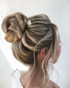 Hairstyles High Bun, Hairstyles High, Wedding Scroll, Summer Wedding Hairstyles, Wedding Hairstyles For Medium Hair