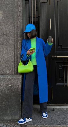 Girl Street Style, Corporate Baddie Outfits, Fall Baddie, 2023 Street Style, Colorful Street Style, Street Style 2023, Corporate Baddie, Aesthetic Street, Color Mood