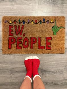 someone is standing in front of a door mat with the words ew people on it