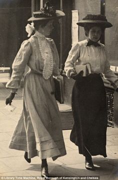 Women Wearing Hats, Fashion In London, Vintage Foto's, 1900 Fashion, Flare Shirt, 1900s Fashion, 1910s Fashion, Boho Mode, Street Style Blog