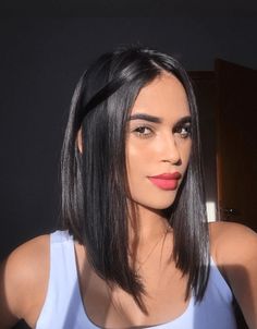 Taglio asimmetrico 💇🏼‍♀️ La tendenza da provare per capelli lunghi, medi e corti Sleek Short Hair, Braided Hairstyles For Teens, Messy Short Hair, Haircuts Straight Hair, Long Bob Hairstyles, Long Bob, Hairstyles Haircuts, Perfect Hair, Bob Hairstyles