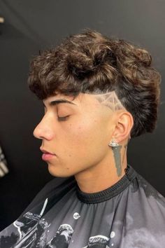 Low Burst Fade With A Spider Web Hair Design Cool Fade Designs, Spiderweb Fade Haircut, Hair Styles For Men Curly Hair, Spider Design Haircut, Spider Hair Design, Spider Man Haircut Design, Spider Man Haircut, Side Taper Design, Spider Web Haircut