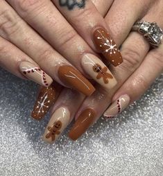 Trending Acrylic Nails Christmas, Christmas Nail Designs Brown, X Mas Nails Christmas Ideas, Cute Nails For December, Nails Krismas, Nails In December, Christmas Gel Nails Ideas, Holiday Nails Aesthetic, Nails Inspiration Disney