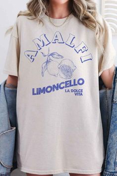 AMALFI GRAPHIC T-SHIRTPREMIUM COTTONUNISEX SIZINGCLASSIC FITMade In: USAFabric Contents: 100% Cotton Summer Crew Neck Shirt With Logo Print, Summer Signature Print Crew Neck T-shirt, Vacation Graphic Print Crew Neck Shirt, Vacation Cotton Graphic Tee, Summer Cream Graphic Tee T-shirt, Spring Beach Graphic Tee T-shirt, Midi Tank Dress, Oversized Graphic Tee, Floral Knit