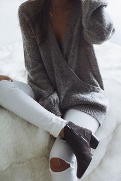 Grey & white winter Inspired Outfits, Looks Style, White Pants, Fall Winter Outfits, Outfits Casuales, Look Cool