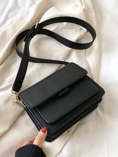 modagüncesi.com Minimalist Crossbody Bag, Cross Body Bags Women, Black Small Purse, Small Black Bag, Minimalist Purse, Small Black Purse, Classic Crossbody Bag, Square Shoulder Bag, Trendy Purses