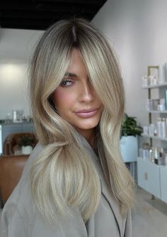 Soft blonde highlights, blended hair Low And Highlights For Blonde Hair, Super Dimensional Blonde, Dimensional Beige Blonde, Blonde With Natural Roots, Trending Blonde 2024, Light Sandy Blonde Hair, Low Maintenance Hair Color Blonde, Low And Highlights Blonde, Heavy Blonde Highlights On Dark Hair