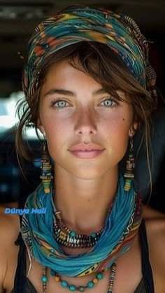 Vetement Hippie Chic, Look Boho Chic, Estilo Hippy, Mode Hippie, Hippie Fashion, Stil Boho, Black Braids, Aging Gracefully, Hippie Chic