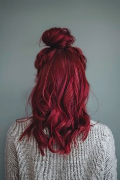 Dark Red To Light Red Hair, Strawberry Ombre Hair, Red Medium Hair, Cool Toned Red Hair, Two Hair Colors, Red Hair Dyed, Ombre Red Hair, Red Hair Layers, Beautiful Red Hair Color