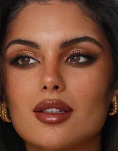 Dark Contrast Makeup, Glam Eyeshadow Looks For Brown Eyes, Contrast Makeup Looks, Brown Outfit Makeup, Blush For Brown Skin Tone, Soft Glam Formal Makeup, Soft Eyeshadow Looks, Soft Smokey Eye Makeup, Brown Makeup Looks