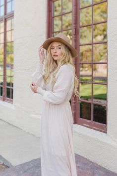 Neutral Dress, Fall Maxi, Boots For Fall, Causal Outfits, Classy Fashion, Natural Cream, Long Balloons, Online Clothing Boutiques, Popular Outfits