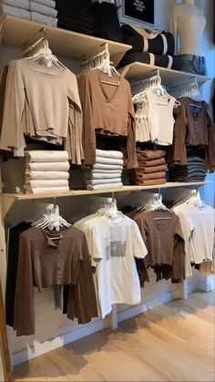 Brown Shopping Aesthetic, Asthetic Picture Clothing, Wardrobe Asthetic Picture, Closet Asthetic Picture, Brown Outfit Inspo Aesthetic, Shopping Asthetic Picture, Retail Store Photography, Brown Accessories Aesthetic, Garage Store Clothing