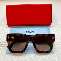 Original - Fendi Havana Pattern Brown Monogram Sunglasses All Of My Luxury Items Are Authentic! 100% Uv Protection Acetate Made In Italy Include Case And Microfiber Cloth. Fendi Monogram Sunglasses, Fendi Pink, Fendi Accessories, Fendi Sunglasses, Silver Monogram, Sunglasses Logo, Vintage Fendi, White Sunglasses, Fendi Logo