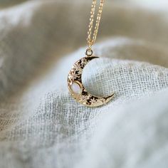 Dainty Minimalist Gold Necklace, Dainty Moon Necklace, Moon Gold, Pendant Necklace Simple, Necklace Moon, Celestial Necklace