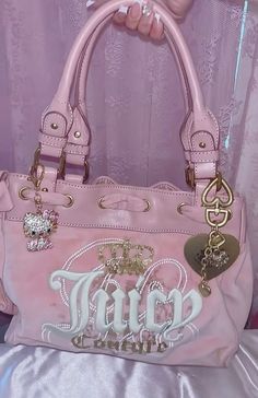 Mani Core, Juicy Couture Aesthetic, Y2k Ideas, Fav Aesthetic, Y2k Bags, Board Panda, Funny Bags, My Style Bags, Juicy Couture Purse