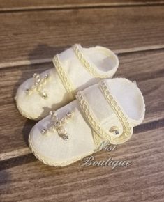 "✨.**'Beautiful baby christening shoes★'.✨ They are perfect for christening or blessing, but can be used for any special occasion Available colors: ivory and white Sizes: 🌠Small (4\") 🌠Medium (4.25\") 🌠Large (4.5\") They are cloth shoes, they are not heavy, not have a sole. The measurement in the publication is of the complete shoe, make sure that the measure of your baby's foot is less. If you have any questions about the size of this shoe, please ask me. The measurements are in inches so th White Booties For Baptism, White Closed Toe Booties For Baptism, Baptism Baby Boy, Christening Shoes, Baby Christening, Baby Boy Shoes, Shoes Baby, Crib Shoes, Boy Shoes