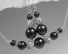 Negro joyería, Set de joyería de la perla negra de Dama de honor, Dama de honor, regalo de la Dama de honor, Dama de Honor joyería, joyería gris del carbón de leña Beaded Necklace Diy, Classy Jewelry, Bead Work Jewelry, Homemade Jewelry, Bridesmaid Earrings, Bridesmaid Jewelry, Beaded Jewelry Diy, Diy Necklace