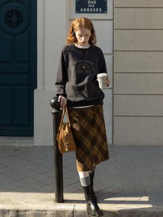 A wool skirt with a tartan check pattern that will make you look like an elegant and classy British lady. Made of thick wool, it has a pocket on the front and is decorated with gold-colored buttons. This item is easy to match with casual tops. 
 
 
 Size 
 
 
 XS size 
 
 Total length: 73cm 
 Waist: 60cm 
 Hip: 85cm 
 
 S size 
 
 Total length: 74cm 
 Waist: 64cm 
 Hip: 89cm 
 
 M size 
 
 Total length: 75cm 
 Waist: 68cm 
 Hip: 93cm 
 
 L size 
 
 Total length: 76cm 
 Waist: 72cm 
 Hip: 97cm Long Woolen Skirt, Tartan Check Pattern, Wool Midi Skirt Outfit, Remus Core, Plaid Midi Skirt Outfit, Autumn Skirt Outfit, Check Skirt Outfit, Wool Skirt Outfit Winter, English Country Style Outfits