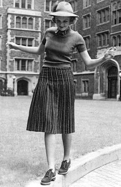 1938 Wellesley College, Librarian Chic, College Girl Fashion, Sweater And Skirt, Alfred Eisenstaedt, College Girl