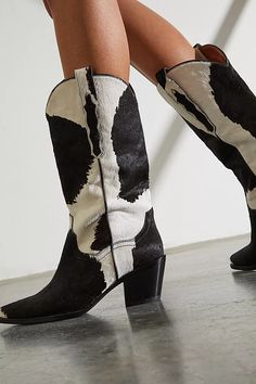 White Cowboy Boots, Western Boot, Inspiration Mode, Cow Print, Cowgirl Boots, Concert Outfit, Western Boots