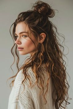 Wavy Hair Clipped Back, Womens Long Curly Hairstyles, Ash Blonde Wavy Hair, Long Hair Wavy Haircut, Balayage Hair Wavy, Natural Wavy Hair Styles, 2b Haircut Long, Textured Waves Hair, Natural Waves Hairstyles