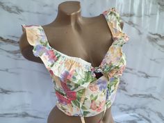 90s Vintage Women's Cute Ruffle Floral Sleeveless Crop Top. XS-S Size. Top in excellent vintage condition. Chest 80cm (31.5in),  Length 27cm (10.6in). 90s Beach Tops For Spring, Fitted Vintage Spring Tank Top, 90s Style Tops For Spring Beach Outing, Fitted Vintage Tank Top For Spring, 90s Style Spring Beach Tops, Vintage Tank Top For Beach In Spring, Vintage Spring Tank Top, Retro Spring Tank Crop Top, Vintage Sleeveless Tank Top For Spring