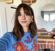 Curtain bangs have had a huge resurgence thanks to actresses like Daisy Edgar-Jones. Here, find the inspo to try out these face-framing bangs for yourself. | #Soft_Curtain_Bangs #앞머리_스타일 #Haircut_Inspo #Face_Framing_Bangs Style Short Curtain Bangs, Short Curtain Bangs, Curtain Bangs Short Hair, Curtain Bangs Short, Bangs Short Hair, Short Curtain, Haircut Inspo, Face Framing Bangs, Chop Chop