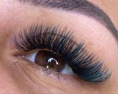 Eyelash Extension With Color, Teal Lash Extensions, Green Eyelash Extensions, Green Lash Extensions, Eyelash Extensions With Color, Colored Lash Extensions Styles, Blue Eyelash Extensions