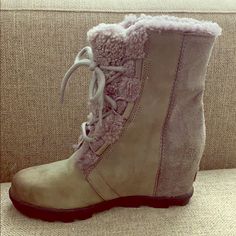 Worn Twice, Perfect Condition. Leather And Suede Combo, Gray. Super Comfortable, Fully Lined. Sorel Joan Of Arctic, Sorel Joan, Shearling Boots, Sorel Womens, Sorel Shoes, Winter Rain, Rain Boots, Combat Boots, Gray Color