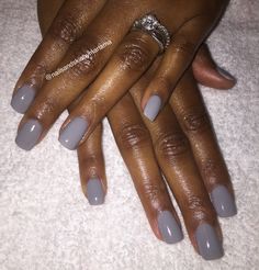 Gray Nails On Brown Skin, Fall Manicure And Pedicure Ideas, Fall Nails Grey Shades, Mauve Grey Nails, Grey Nails Black Women, Gray Sns Nails, Grey Sns Nails, Sns Designs Nails, Fall Gray Nails