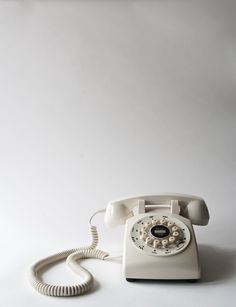 Cake Wallpaper, Telephone Vintage, Phone Logo, Vintage Phone, Cream Aesthetic, Retro Phone, Vintage Phones, Vintage Telephone, Old Phone