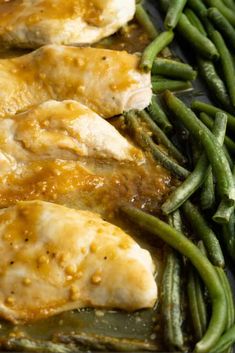 some green beans and chicken on a plate