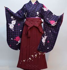 Purple grid & floral/burgundy Japanese Kimono set that includes everything you need.  From Kimono robe to hakama pant to obi belt and sashes...we've got you covered! This kimono set would be a perfect for your Graduation ceremony, any events, party, wedding, ect... Item: Furisode Kimono & Hakama , Obi, Jyuban set frn161 Size: US Free size / Kimono Weidth 26.7inch (68cm), Length 43inch (110cm) Hakama : Please pick your size, M: 35.8inch (91cm) length: suitable height 60inch-62.9inch (153cm -160cm Japanese Kimono Fashion Modern, Hakama Women, Kimonos Outfits, Kimono Embroidery, Kimono Hakama, Simple Kimono, Purple Grid, Kimono Styling, Kimono Patterns