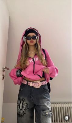 Pin on Summer Outfit hair style Chica Hip Hop, Pakaian Hipster, Looks Hip Hop, 00s Mode, Fest Outfits, Tomboy Outfits, Tomboy Style Outfits, 2000s Fashion Outfits, Cooler Look