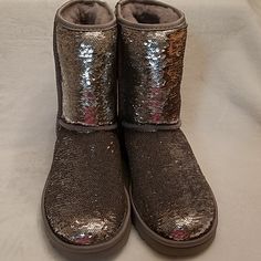 Brand New With Out Original Box Women's Size 6 Sequin (Silver And/Or Gold) Ugg Boots. You Personally Control The Color Of The Sequins By Rubbing / Pushing The Sequins To One Color Or The Other. These Boots Go For Easily $190 So I'm Offering Them At An Amazing Value. See All Attached Pictures For Any Additional Details. Sparkling Silver Boots For Winter, Winter Silver Glitter Boots, Silver Glitter Boots With Round Toe, Gold Ugg Boots, Sequin Ugg Boots, Ugg Shoes Women, Womens Uggs, Ugg Shoes, Ugg Boots