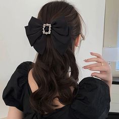 Black Beauty Hair Bow Add a touch of elegance to any outfit with our Black Beauty Hair Bow. Made with high-quality material, this bow is perfect for any occasion. Its sleek black color will make your hair stand out while also adding a touch of sophistication to your overall look. Elevate your style with our Black Beauty Hair Bow. Old Money Aesthetic Hair, Coquette Aesthetic Clothes, Outfits Coquette, Black Hair Accessories, French Girl Aesthetic, Y2k Hair, Aesthetic Dark Academia, Artsy Outfit, 90s Hairstyles