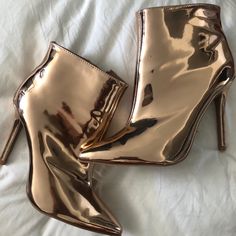 Rose Gold Booties, Never Worn Chic Rose Gold Pointed Toe Heels, Chic Rose Gold Round Toe Heels, Bootie Boots, Ankle Boots, Walking, Rose Gold, Size 6, Women Shoes, Boots