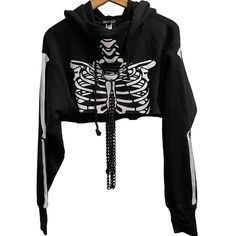 Dolls Kill Flesh N'bones Reflective Cropped Hoodie Size S In Black, Nwt The Chains Are Detachable In The Front And Back. 80% Cotton / 20% Polyester Edgy Hooded Top For Halloween, Edgy Halloween Hooded Top, Emo Hooded Tops For Fall, Fall Emo Hooded Tops, Halloween Streetwear Sweatshirt, Halloween Grunge Hoodie, Kill Star Clothing, Skeleton Clothing, Dollskill Outfits